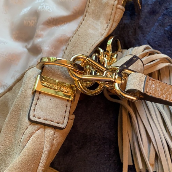 Michael Kors
TRADE Convertible BEDFORD SUEDE CROSS BODY - Picture 14 of 14